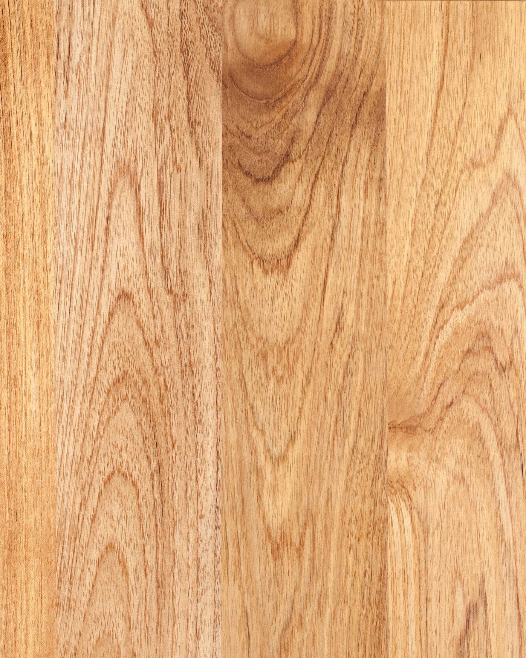 Planches de chêne au veinage doré.