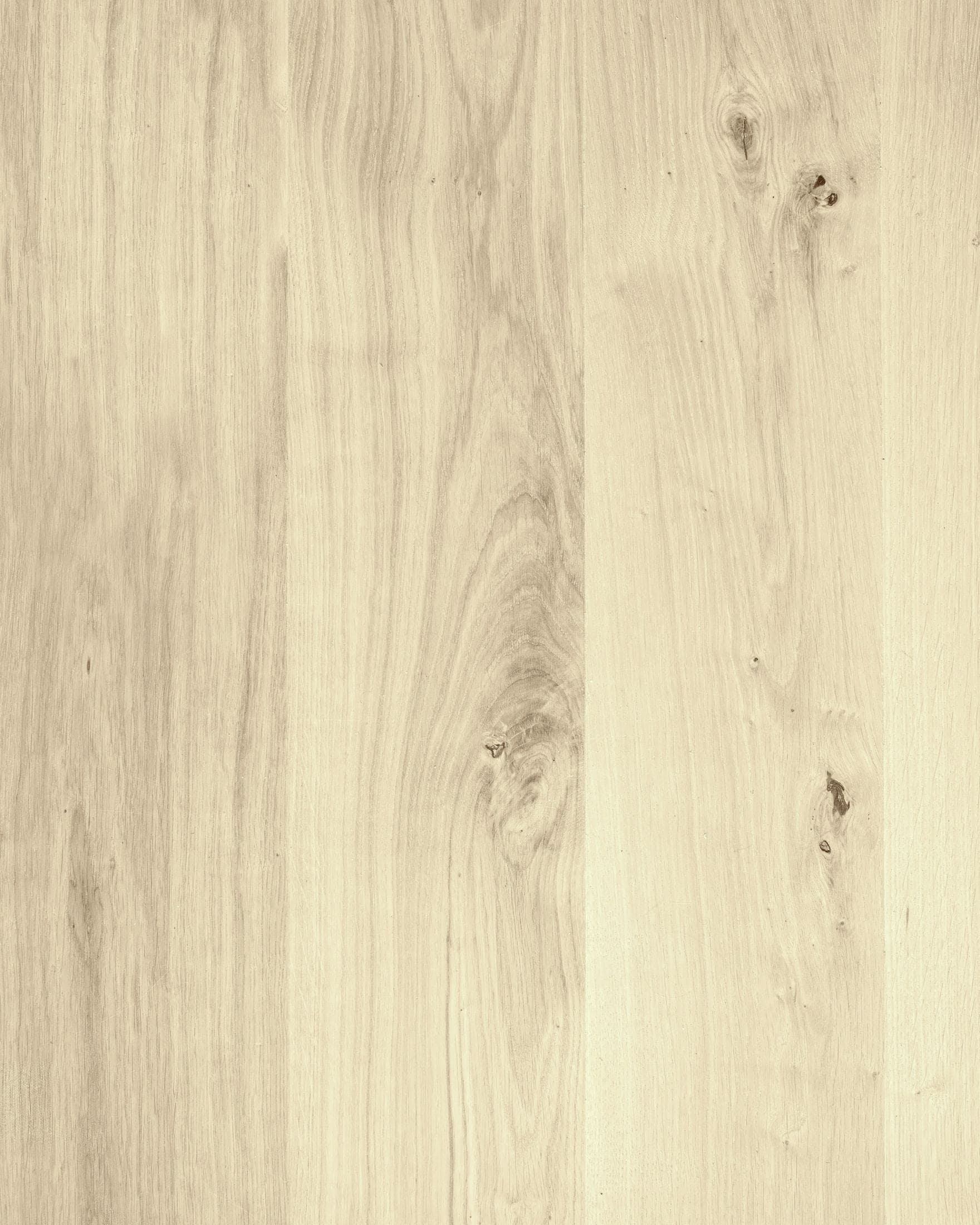 Planches de frêne clair, presque blanc.
